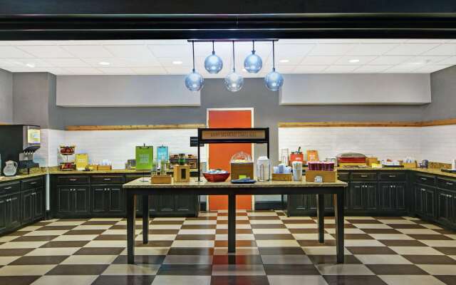 Hampton Inn & Suites Augusta West