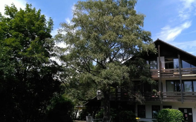 Garden House   & Eastpark Apartments