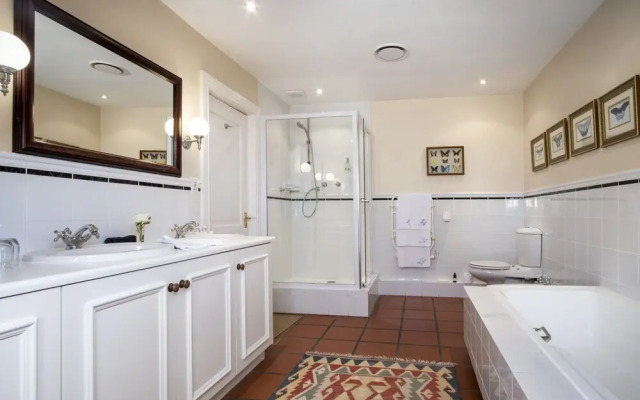La Fontaine Guest House