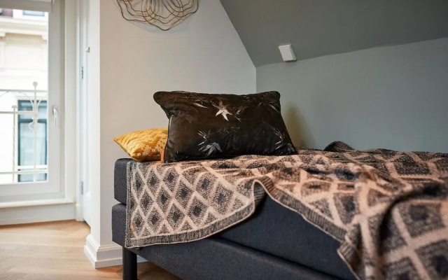 Damrak Short Stay Amsterdam