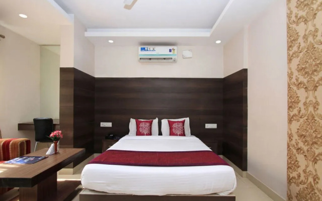 OYO 763 Donatella Suites