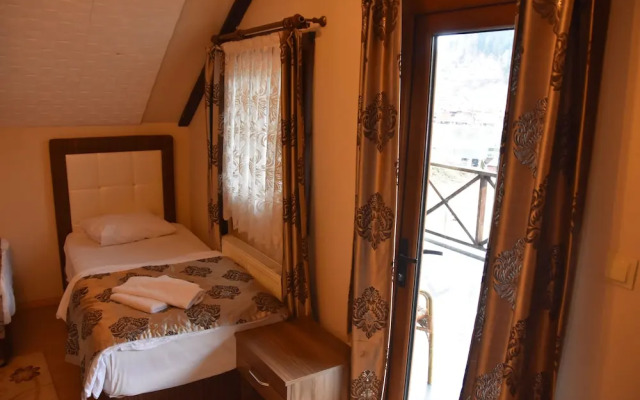 Ada Bungalow Hotel