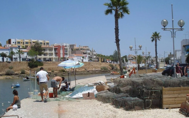 Waterfront, big Terrace, hot tub & 200 m to Beach