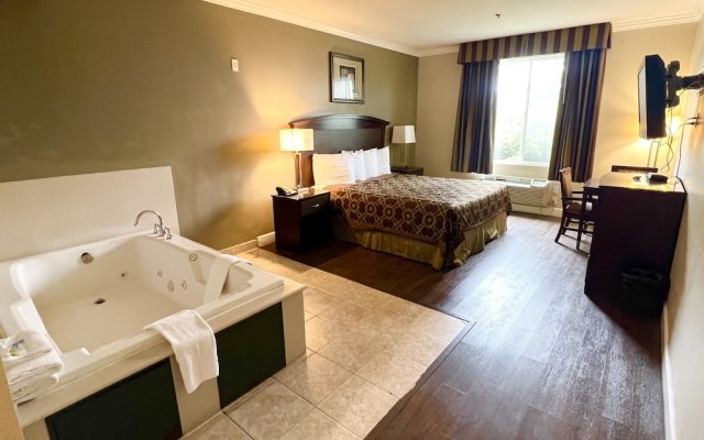Days Inn & Suites by Wyndham Anaheim Resort