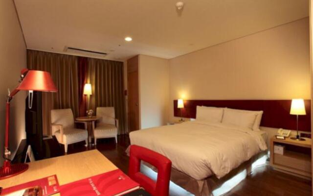 Ramada Hotels & Suites Seoul Namdaemun
