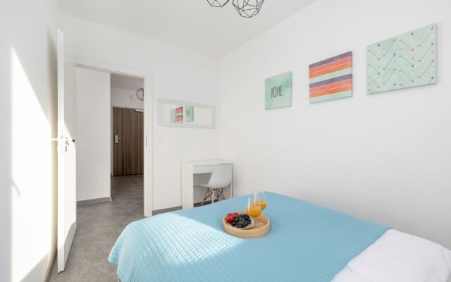 Grunwaldzka Apartment for 4 by Renters