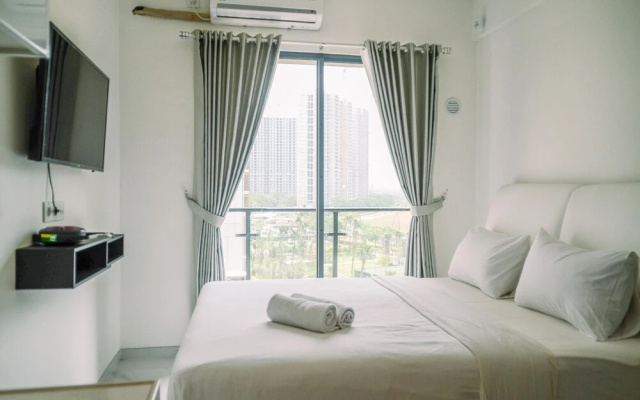 Comfortable Studio With Pool View At Sky House Bsd Apartment – Guest Rooms – Legok