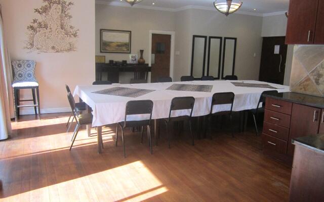 Ibhayi Guest Lodge - Lion Roars Hotels & Lodge