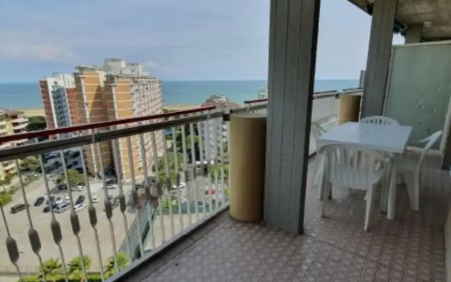Ideal Getaway Apartment Near the Beach