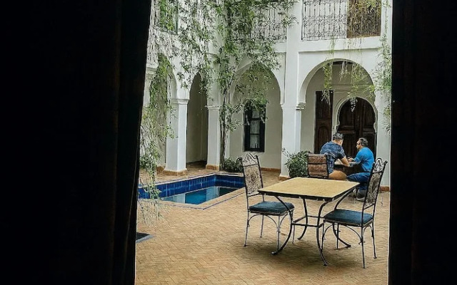 Riad Le Dromadaire Bleu by Weekome