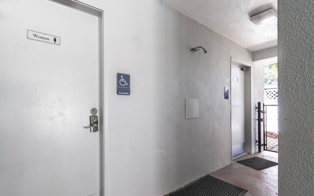 Moonmist Gorgeously Renovated Courtyard