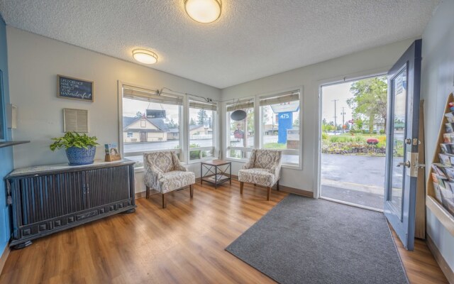 Royal Gateway Motel By OYO