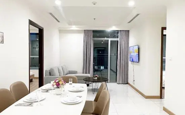 Luxury Apartment at Vinhomes Central #8