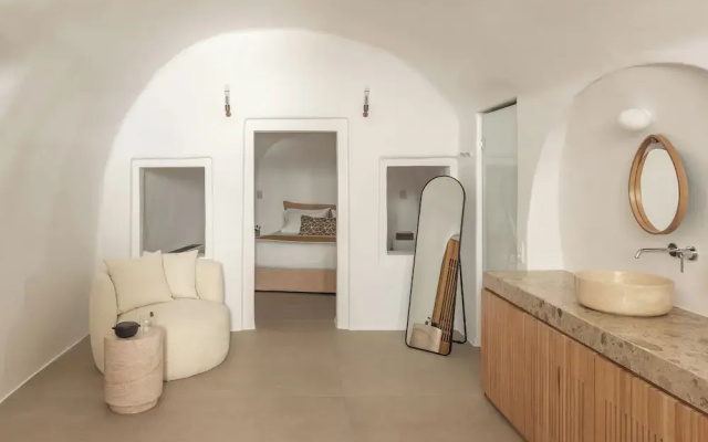 Cave Suite Oia