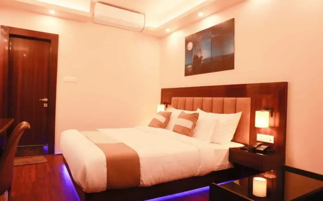 Xcelsior Hotel And Spa