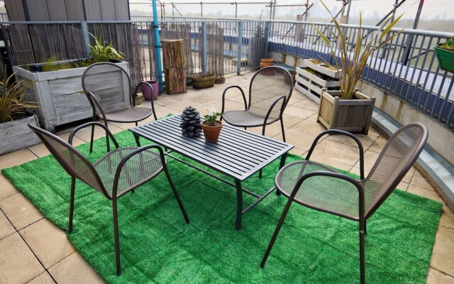 The Queensland Sanctuary - Trendy 2bdr Flat With Terrace