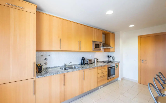 #069 Stunning Flat Near New Town w Pool View