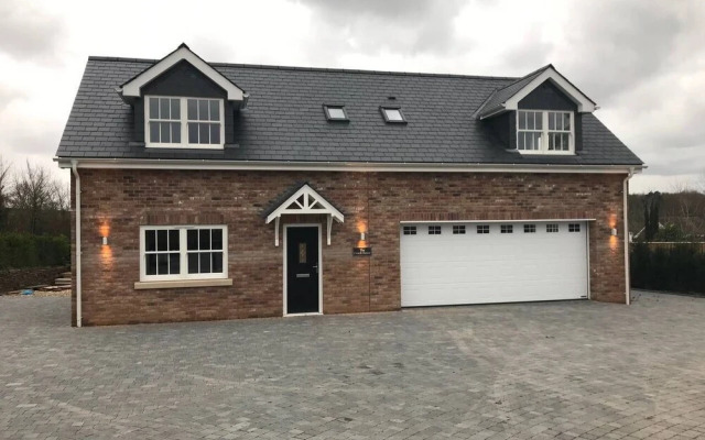 High Specification Coach House, Ebford