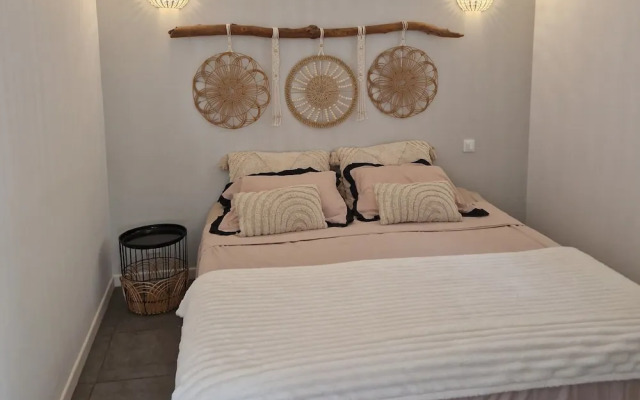 Apartment With Swimming Pool, Wifi