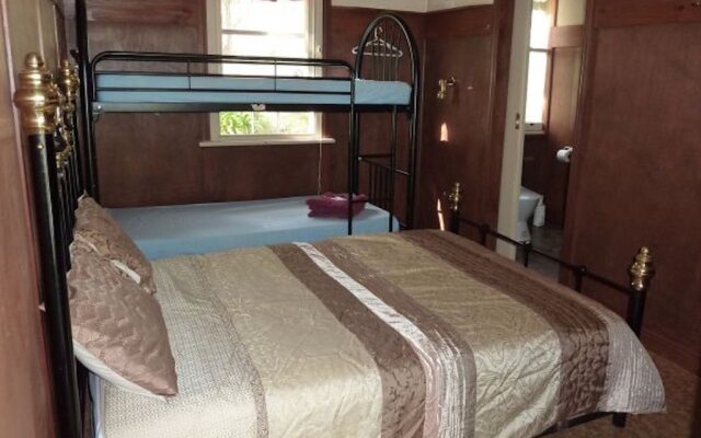 Little River Inn - Hostel