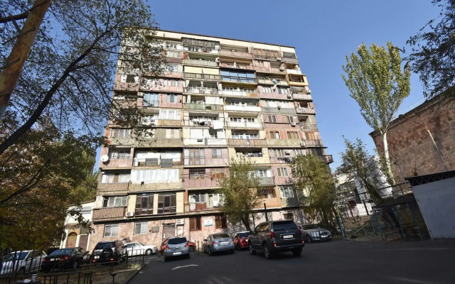 Yeznik Koghbatsi - Amiryan crossroads 2 bedroom Comfortable apartment with Balcony KO333