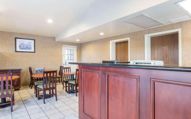 Days Inn by Wyndham Mesa East