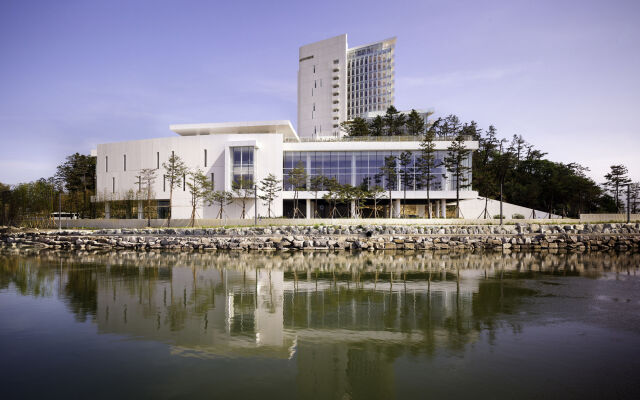 SEAMARQ Hotel