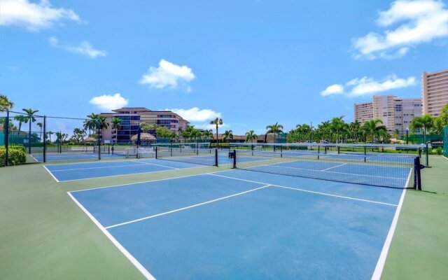 Beachfront Condo With Panoramic Ocean Views and Pool