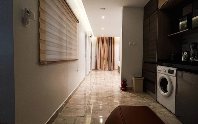 Adeloo Suites
