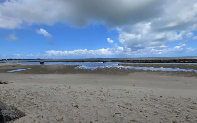 Serrmabi Pé na Areia by La Playa