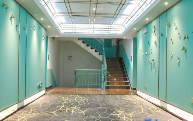 Yueguang Holiday Hotel