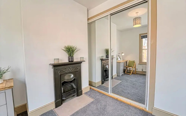 Host Stay Upper Tything Apartment