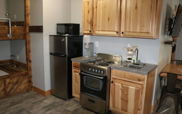 Columbine Inn