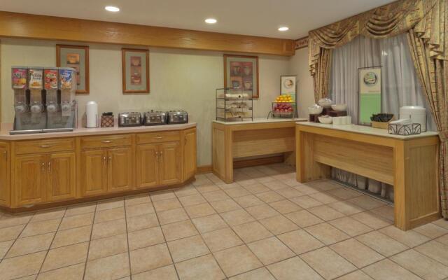 Country Inn & Suites by Radisson, Holland, MI