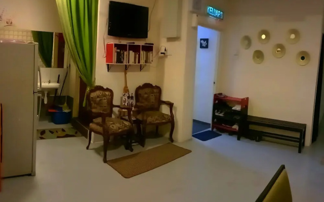 Petra Lodge and Homestay – Guest Rooms – Malacca