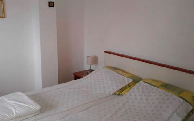 Cosy Apartment in Klenovica With Garden