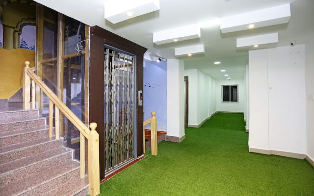 OYO 9855 Hotel Royal Suites