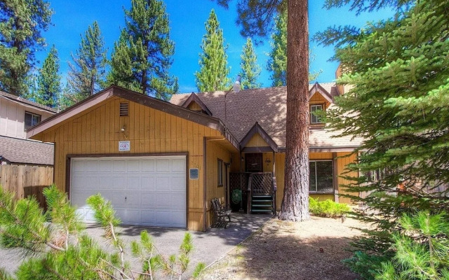 Bambi's Bunkhouse 3 Bedroom Home by RedAwning