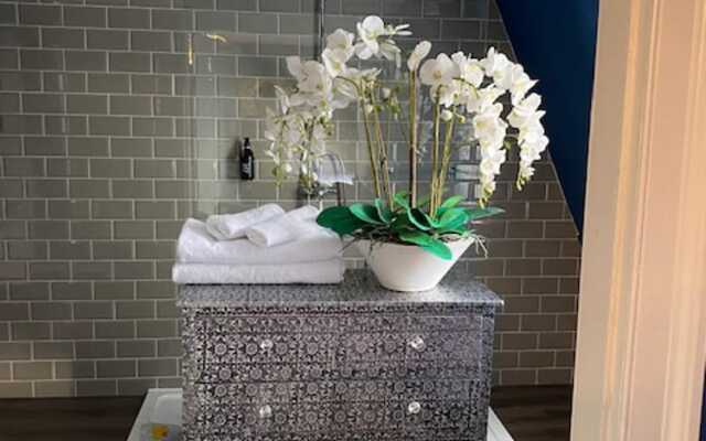 Impeccable 4-bed Apartment in Bath