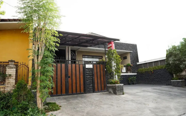 Erna's House Solo by OYO Rooms