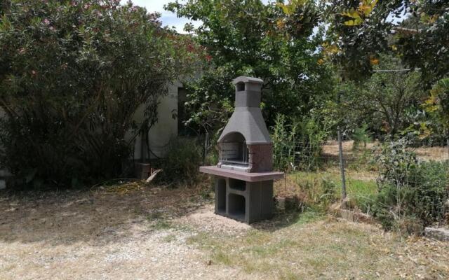 Casa indipendente immersa nel verde con vista mare