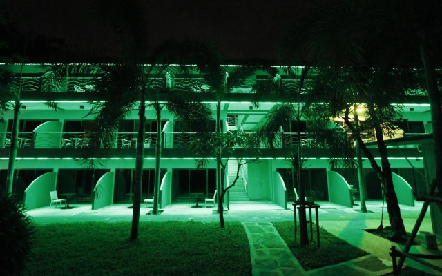 Momento Resort