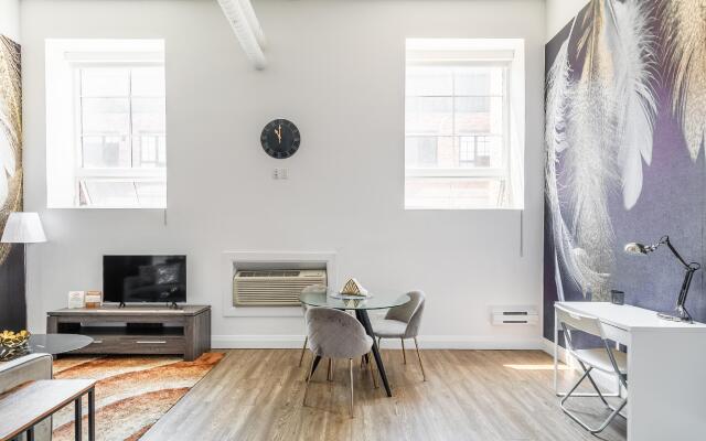 GLOBALSTAY. Dundurn LOFTS. Free parking