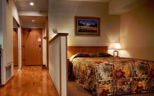 Squaw Valley Lodge