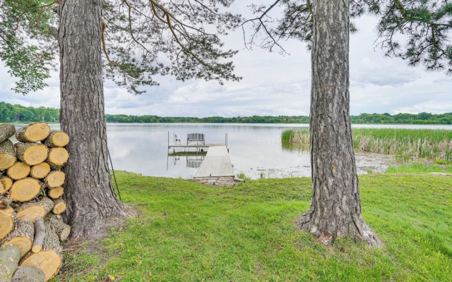 Snowmobile Trail On-site: Lakefront Mound Apt!