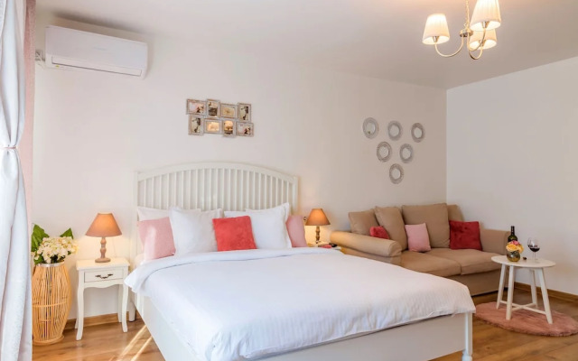 Studio T by MRG Apartments