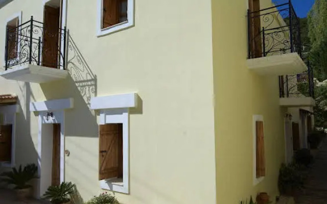 Petronikolis Traditional House