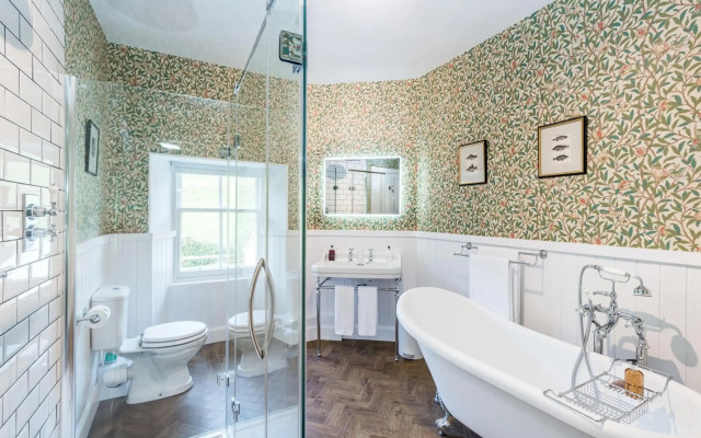 The Old Manse, Loch Ness (highland-escape)