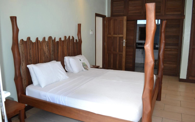 Cowrie Shell Beach Apartments