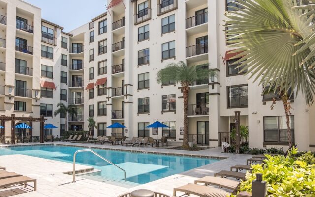 Gorgeous Apartments near Int'l Plaza